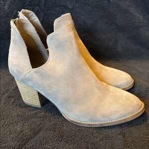 Blondo Izzys Waterproof Suede Cutout Booties Taupe Block Heel Ankle Boots
